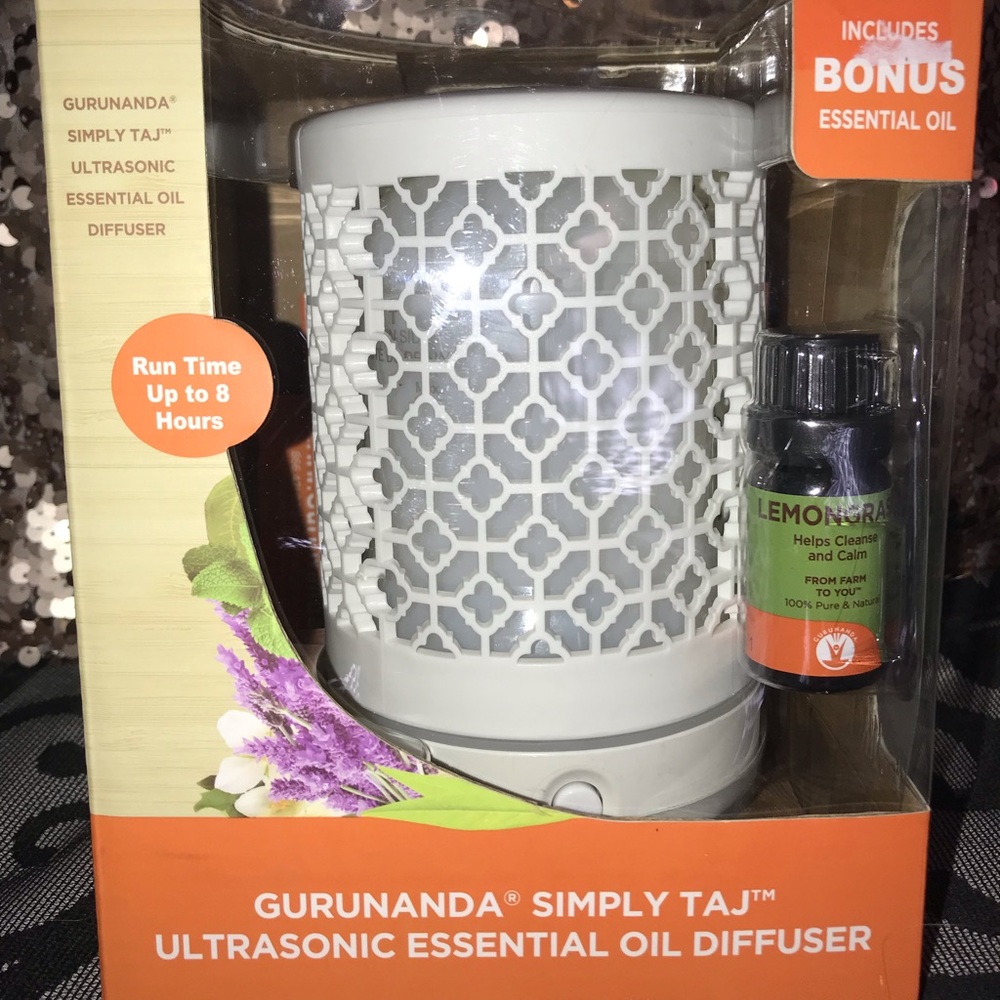 BNIB Essential Oil Diffuser w/ oil included!!!